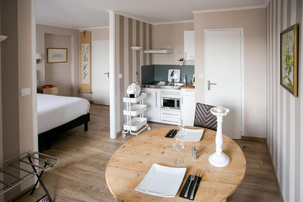 Le Cotentin Appart'Hotels & Restaurant Le Cot' Portbail Exteriör bild