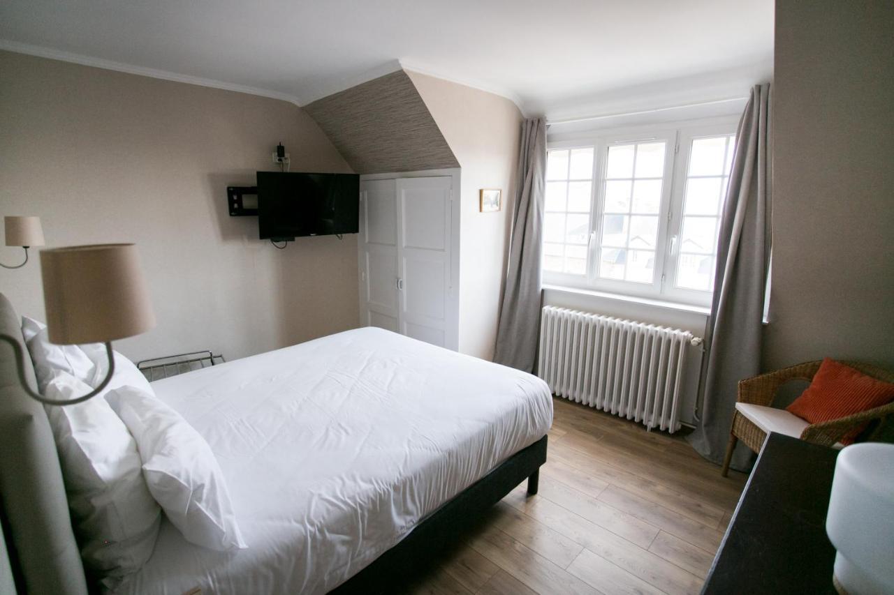Le Cotentin Appart'Hotels & Restaurant Le Cot' Portbail Exteriör bild